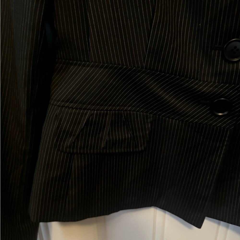 Ann Taylor Loft Pinstriped Black Blazer - Size 6 - Picture 6 of 8